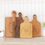 Planche à découper réversible pour fromage et charcuterie avec poignée et nom de famille Cadeau de pendaison de crémaillère pour famille et couple
