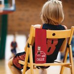 Asciugamano sportivo personalizzato con nome e gancio con disegno di palla e personaggio dei cartoni animati Accessorio sportivo super assorbente Regalo di compleanno per giocatori amanti dello sport