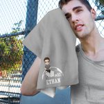 Asciugamano sportivo personalizzato con nome e gancio con disegno di palla e personaggio dei cartoni animati Accessorio sportivo super assorbente Regalo di compleanno per giocatori amanti dello sport