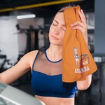 Asciugamano sportivo personalizzato con nome e gancio con disegno di palla e personaggio dei cartoni animati Accessorio sportivo super assorbente Regalo di compleanno per giocatori amanti dello sport