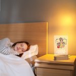 Personalisierte herzförmige Kranz Cartoon Mama und 1-2 Kinder LED-Nachtlicht mit Namen und Holzsockel Home Desk Decor Muttertag Geschenk für Mama Oma