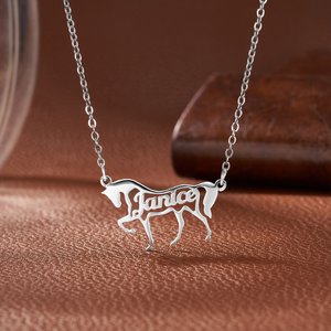 Collier Forme de Cheval Personnalisé avec Nom Bijou Délicat Cadeau de Fête des Mères d'Anniversaire pour Femme Amoureux d'Équitation