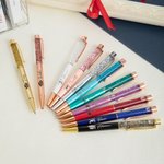 Set personalizado de 2 bolígrafos retráctiles con nombre y capuchón de arena movediza de purpurina para graduados Regalo de cumpleaños para graduados Compañeros de clase