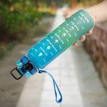 Bouteille de Sport 1 Litre Personnalisée avec Nom et Personnage Gourde Graduée avec Marqueur de Temps Cadeau Anniversaire pour Amatrice de Fitness