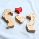 Personalisiertes Babyfüße Familie Holzpuzzle mit Namen und Datum Scheibtisch Deko Muttertag Geburtstag Geschenk für Familie Eltern Neugeborene