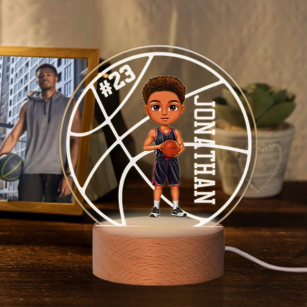 Personlig tecknad basketbollfigur Rund LED-nattlampa med namn nummer och träfot Skrivbordsdekor Födelsedagspresent till honom