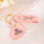 Personalizada Nacimiento Flor Corazón de cuero Nombre Etiqueta Llavero Mochila Accesorios Día de la Madre Cumpleaños Regalo para las mujeres damas de honor