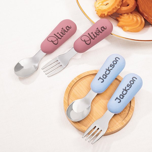 Utensili personalizzati per bambini in silicone alimentare con nome Set di posate per bambini che si nutrono da soli Regalo di battesimo per i bambini.