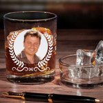 Personalisierte Kranz Foto 10 oz Old Fashioned Whiskey Glas mit Namen und Initialen Vatertag Geburtstag Geschenk für Papa Schnapsliebhaber