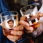 Personalisierte Kranz Foto 10 oz Old Fashioned Whiskey Glas mit Namen und Initialen Vatertag Geburtstag Geschenk für Papa Schnapsliebhaber