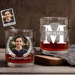 Personalisierte Kranz Foto 10 oz Old Fashioned Whiskey Glas mit Namen und Initialen Vatertag Geburtstag Geschenk für Papa Schnapsliebhaber