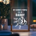 Spersonalizowana akrylowa lampka nocna LED My Favorite People Fist Bump z drewnianą podstawą i imionami dzieci od 1 do 16 Prezent urodzinowy na Dzień Ojca dla taty i dziadka
