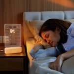 Spersonalizowana lampka nocna LED w kształcie kwiatu narodzin z imieniem i drewnianą podstawą do dekoracji domu Prezent urodzinowy dla kobiet chrześcijanek