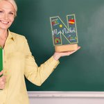 Personalisierte Difference Maker Apple Pencil Initial LED Nachtlicht mit Namen und hölzerne Basis Teacher's Day Wertschätzung Geburtstagsgeschenk für Lehrer
