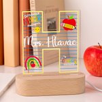 Personalisierte Difference Maker Apple Pencil Initial LED Nachtlicht mit Namen und hölzerne Basis Teacher's Day Wertschätzung Geburtstagsgeschenk für Lehrer