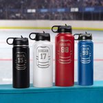 Bottiglia d'acqua isolata con nome e numero incisi al laser Regalo di compleanno per giocatori amanti dell'hockey con design personalizzato della maglia e del bastone da hockey