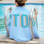 Spersonalizowany ręcznik plażowy z mikrofibry Shadow Monogram Stripe Oversized Szybkoschnący Ręcznik plażowy z mikrofibry z imieniem Letnie podróże Niezbędne wakacje Prezent urodzinowy dla niej