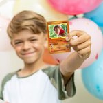 Personalisierte TCG Poke Karte mit Foto und Schutzhülle lustige klassische Sammelkartenspiel Geburtstagsgeschenk für Kinder Freunde Paare Poké-Fans