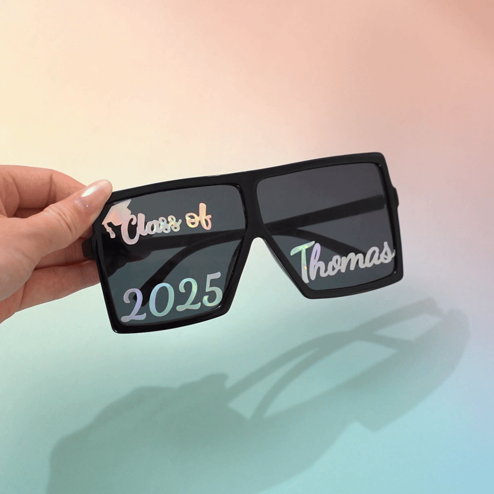 Cappello di laurea personalizzato Classe 2026 Occhiali da sole quadrati con anno e nome Bomboniera di partito Regalo di cerimonia di laurea per amici laureati