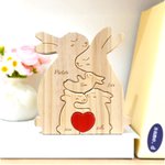 Gepersonaliseerde Houten Schattige Rode Hart Knuffel Konijn Familie Puzzel met 2-5 Namen Bureau Decoratie Verjaardag Jubileum Cadeau voor Familie
