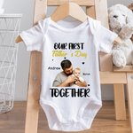 Gepersonaliseerd Onze Eerste Vaderdag Samen Foto 100% Katoenen T-shirt Baby Bodysuit met Namen Verjaardagscadeau voor Baby Papa