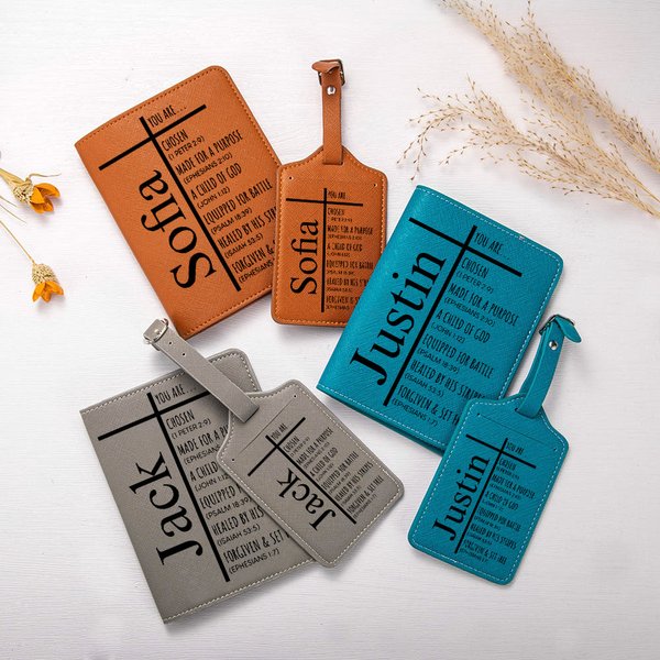 Personalisierte Kreuz Sie sind Leder Passhalter Gepäckanhänger Set mit Namen Taufe Reisezubehör Geburtstag Geschenk für Christen