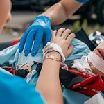 Spersonalizowana bransoletka Opal Star of Life Medical Alert ID z wygrawerowanym tekstem Biżuteria ratunkowa Prezent dla kobiet z alergią i cukrzycą