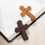 Personalisierte eingraviert Name Kreuz PU Leder magnetische Lesezeichen Clip Lesen Zubehör religiöse Taufe Geschenk für Buchliebhaber Christian