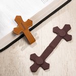 Personalisierte eingraviert Name Kreuz PU Leder magnetische Lesezeichen Clip Lesen Zubehör religiöse Taufe Geschenk für Buchliebhaber Christian