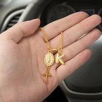 Chapelet de volant personnalisé en zircon Vierge Marie et croix avec initiale à bulles Décoration de voiture Prière Sécurité Anniversaire Cadeau pour conducteurs Chrétiens