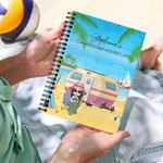 Henkilökohtainen matkailuauto Teltta sarjakuvahahmo Spiral Notebook nimi ja teksti Travel Syntymäpäivälahja ystävälle perheelle