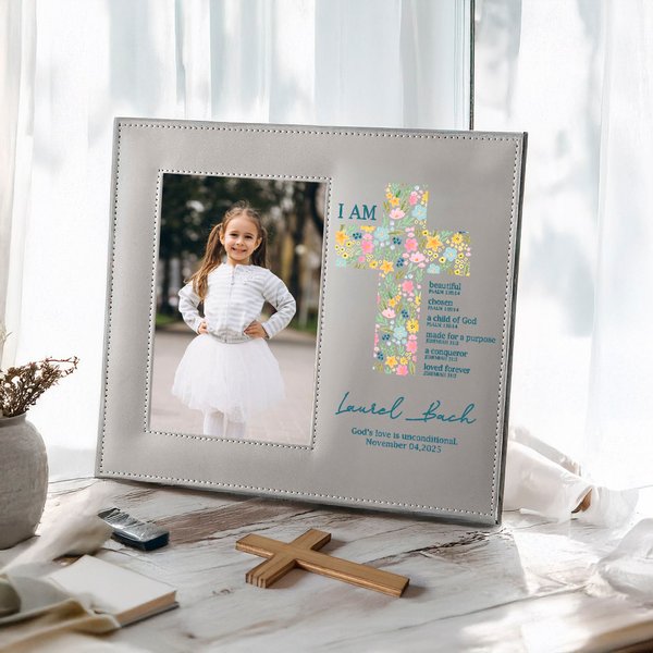 Cadre photo en cuir PU avec nom, texte et date Croix florale personnalisée Cadeau de baptême et de première communion pour chrétien