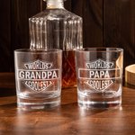 Personlig Worlds Coolest Shield Whiskey Rock Glass med gravert kallenavn og skiferunderlegg Farsdag Bursdagsgave til pappa bestefar