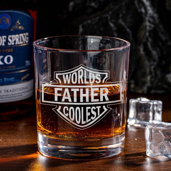 Personlig Worlds Coolest Shield Whiskey Rock Glass med gravert kallenavn og skiferunderlegg Farsdag Bursdagsgave til pappa bestefar
