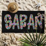 Serviette de plage surdimensionnée personnalisée avec nom floral multicolore à séchage rapide Vacances d'été Cadeau de fête pour les femmes qui aiment la natation