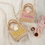 Personalizado lindo tejido de flores nombre del niño hecho a mano bolsa de paja Crossbody con correa para el hombro y el forro de cordón cumpleaños Día del Niño de regalo para las niñas