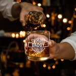 Personlig Worlds Coolest Shield Whiskey Rock Glass med gravert kallenavn og skiferunderlegg Farsdag Bursdagsgave til pappa bestefar