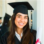 Personlig gravert logoskive oval fotosjarm Grad Cap Tassel-dekorasjon med englevinger Memorial Graduation Gift for Class of 2026 Graduates