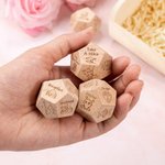 Gepersonaliseerde houten Date Night Dobbelsteen en Doos met Naam Huwelijksverjaardag Valentijnsdag Cadeau voor Koppels