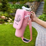 Spersonalizowana torba na butelkę wody z imieniem i nazwiskiem znaku zodiaku na kubek Stanley 40 uncji z regulowanym paskiem i etui na prezent urodzinowy dla kobiet