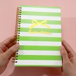 Henkilökohtainen Sorority Bow Stripe Spiral A5 muistikirja tekstin kanssa luku osapuoli Bid päivä lahja uusille Sorority jäsenet Girls丨Callie x Affinity Licensing