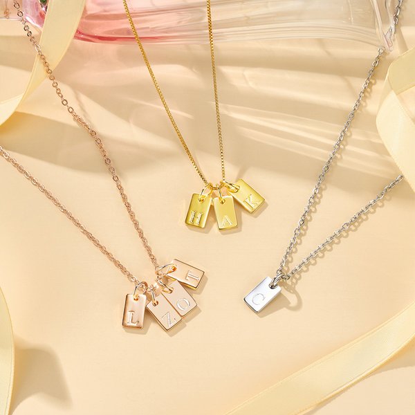 Collier avec pendentif 1-5 Initiales Personnalisé Bijoux de qualité Fête des Mères Anniversaire Cadeau pour Mère Grand-mère