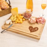 Spersonalizowana deska do krojenia Charcuterie z 2 imionami i grawerowanym sercem z rowkiem na sok Made in USA Prezent ślubny na parapetówkę dla rodziny 1