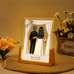 Luce notturna a LED personalizzata con nome e base in legno per gli sposi, regalo di anniversario di matrimonio per una coppia di novelli sposi.