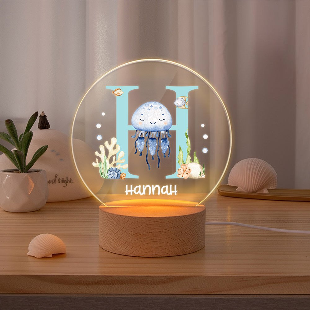 Linterna nocturna LED personalizada con iniciales de animal marino, nombre y base de madera Decoración de habitación infantil Regalo de cumpleaños Baby Shower para niños 2