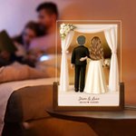 Luce notturna a LED personalizzata con nome e base in legno per gli sposi, regalo di anniversario di matrimonio per una coppia di novelli sposi.
