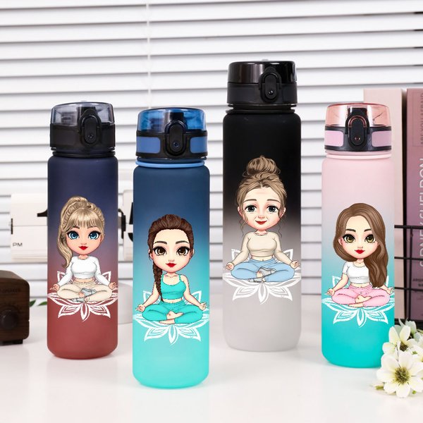 Personalisierte Cartoon Lotus Yoga Mädchen Name Gradient Sport Wasserflasche mit Flip-Top-Deckel und Riemen Geburtstag Geschenk für Frauen Yoga-Liebhaber