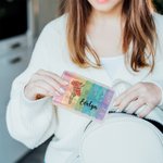 Personalisierte Geburt Blume Regenbogen-farbige tragbare wöchentliche Pille Organizer Box mit Namen Reisezubehör tägliche Medikation Geschenk für Familie Freunde