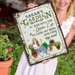 Gepersonaliseerd Retro Tuin Cartoon Karakter Verticaal Metalen Bord met Naam Tuindecor Verjaardagscadeau voor Oma Mam Tuinier Liefhebber