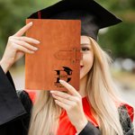 Personlig Graduation Cap Initial A5 PU skinnomslag til notatbok med navn og oppbevaringslomme Graduation Gift for Graduates